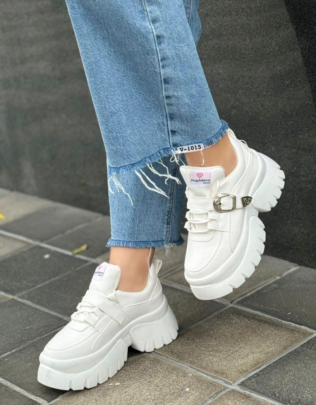 Zapatillas Chunky Blancas con Hebilla